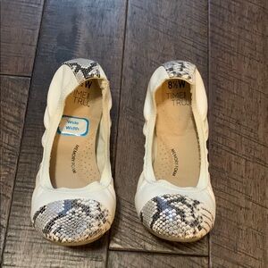 Time and Tru Women's White Snake Print Shoes